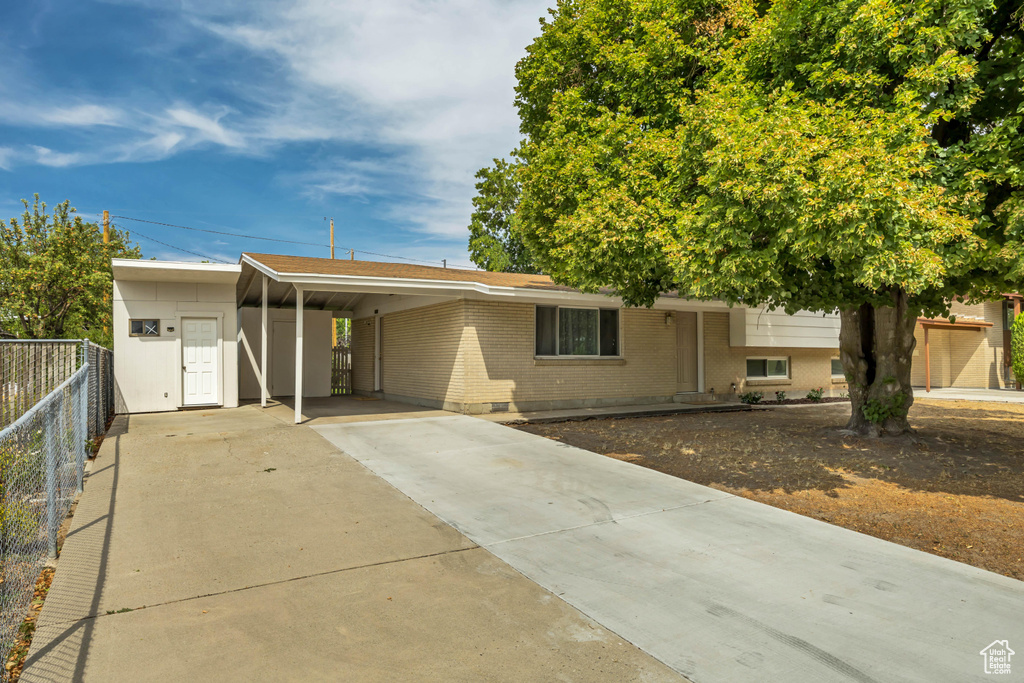 Photo 2 for MLS #2103341 at 841 E Newbold Cir