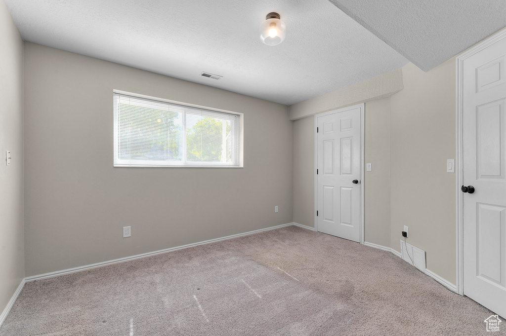 889 S CLOVER CIR Ogden, UT 84404