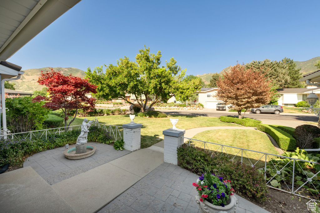 Photo 4 for MLS #2103438 at 1110 S Oak Hills Way