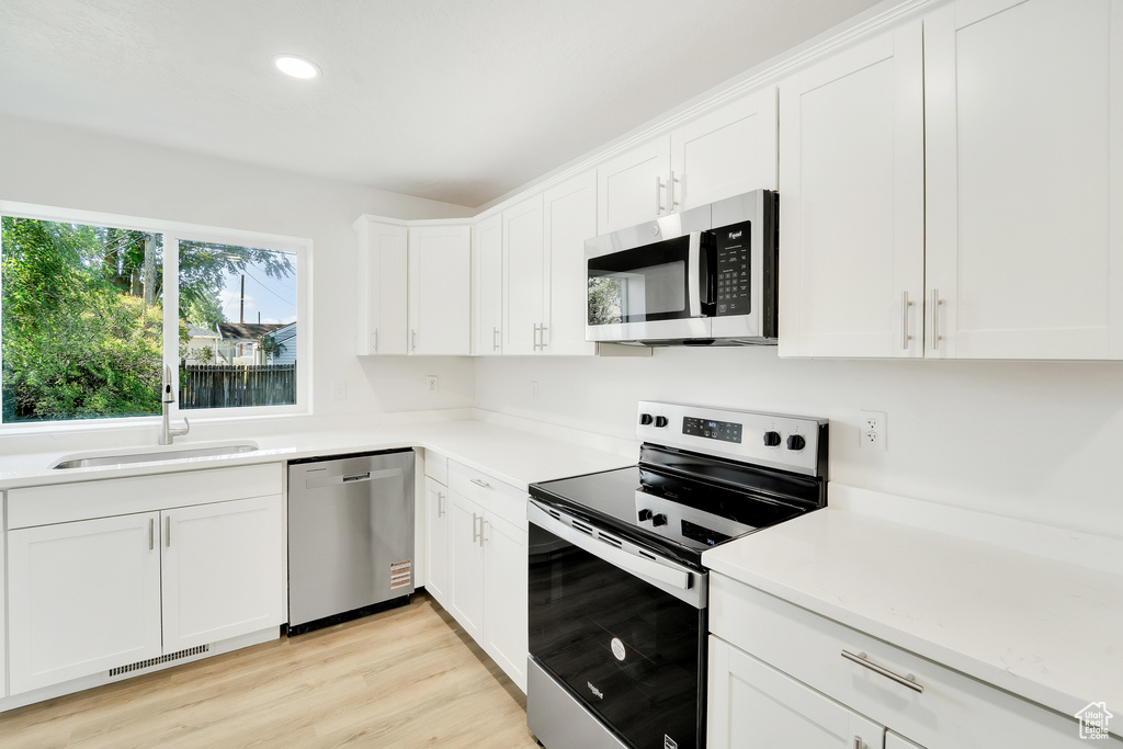 Photo 4 for MLS #2103440 at 878 E Elgin Ave