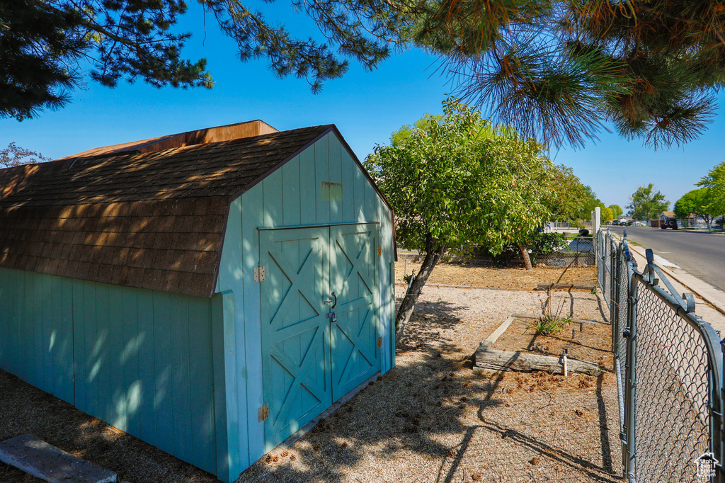 Photo 9 for MLS #2103454 at 744 Van Dyke Way