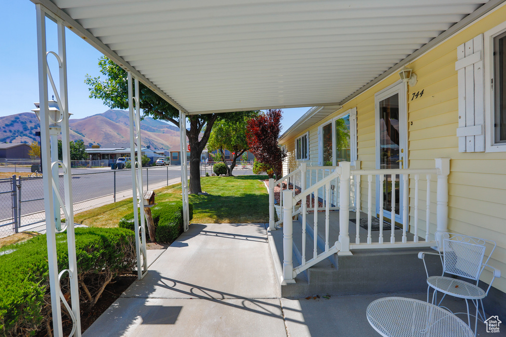 Photo 4 for MLS #2103454 at 744 Van Dyke Way