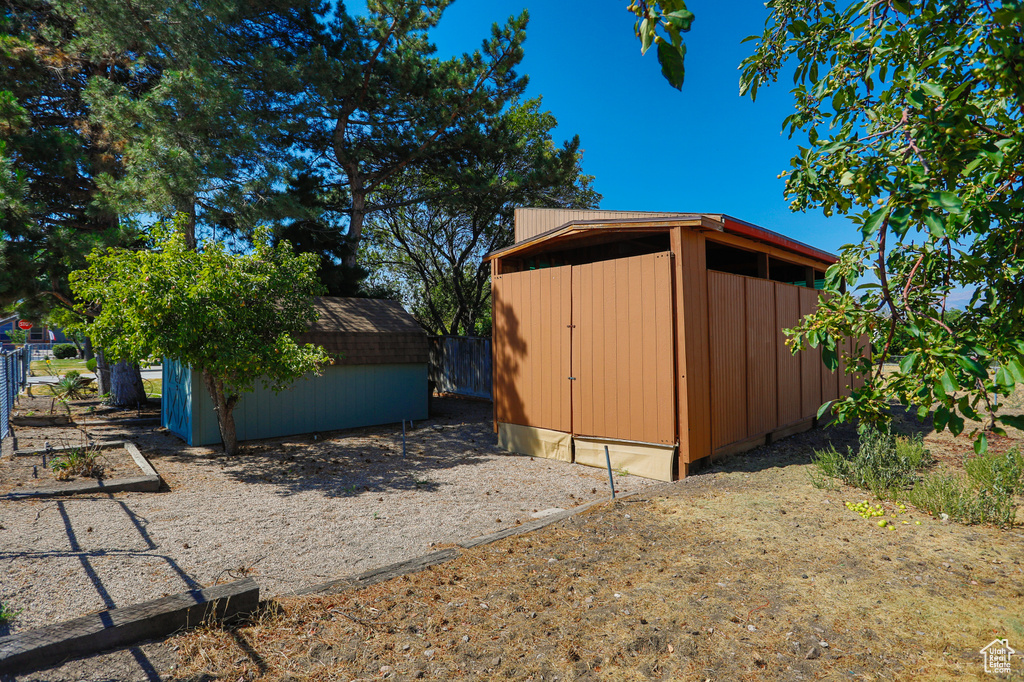 Photo 8 for MLS #2103454 at 744 Van Dyke Way