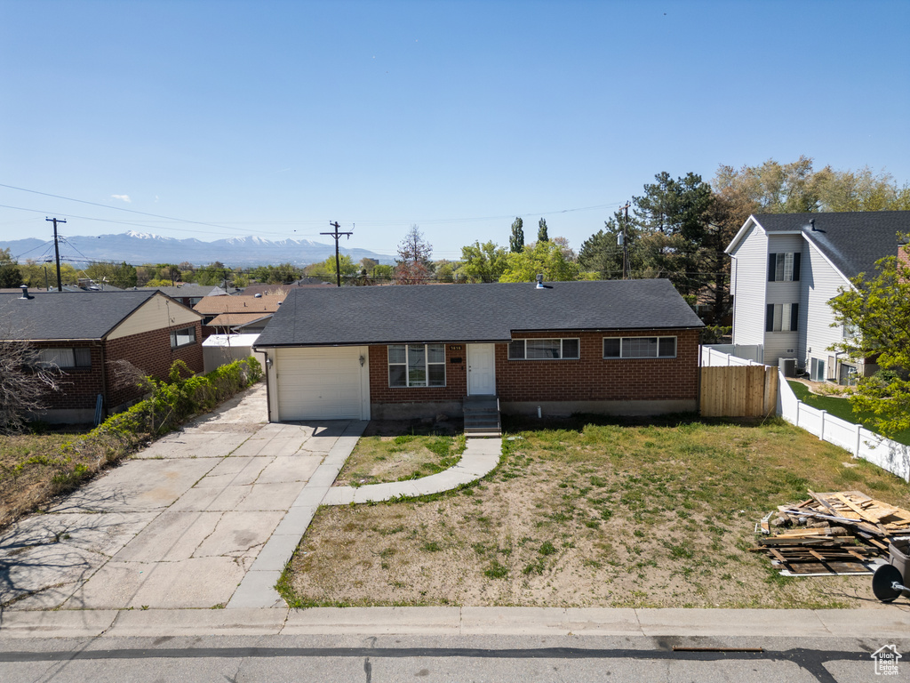 9898 S BARIUM LN Sandy, UT 84094