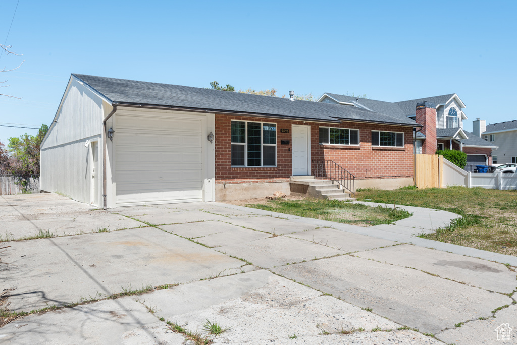 9898 S BARIUM LN Sandy, UT 84094
