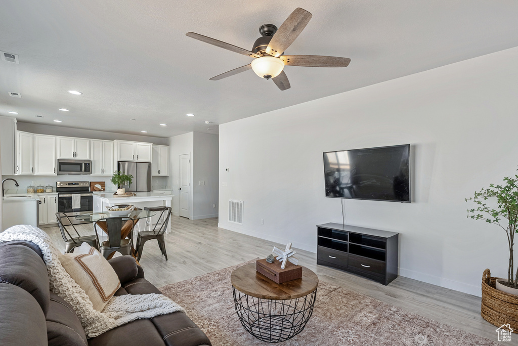 2112 W 3250 S Syracuse, UT 84075