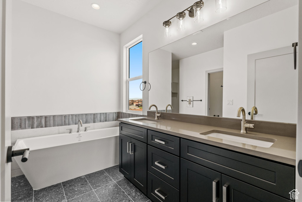 Photo 15 for MLS #2103497 at 1033 E Coyote Crest Dr