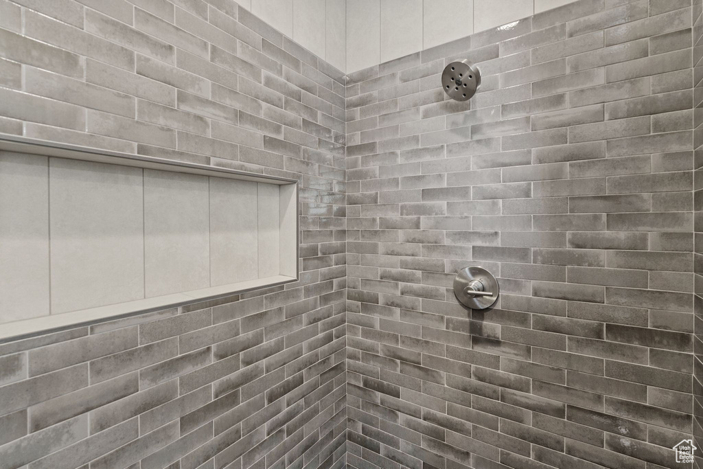 Photo 18 for MLS #2103497 at 1033 E Coyote Crest Dr