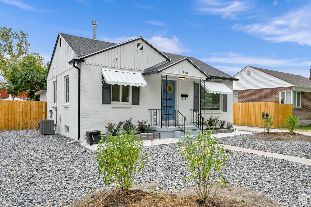 Photo 2 for MLS #2103523 at 848 N Poinsettia Dr