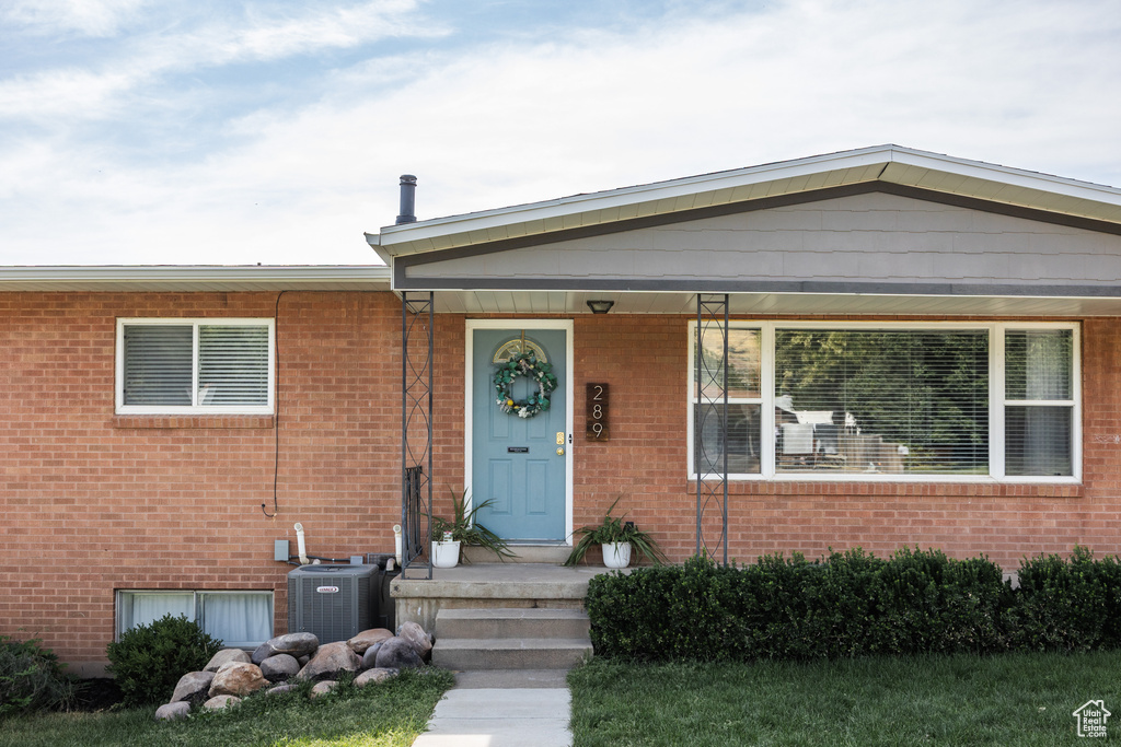Photo 2 for MLS #2103585 at 289 N 700 East