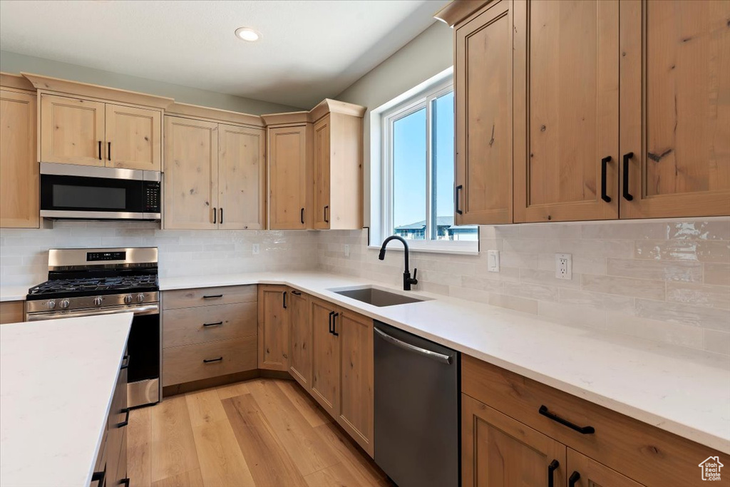 1080 E LESTER DR South Weber, UT 84405