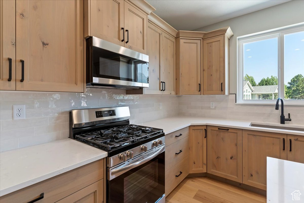 1080 E LESTER DR South Weber, UT 84405