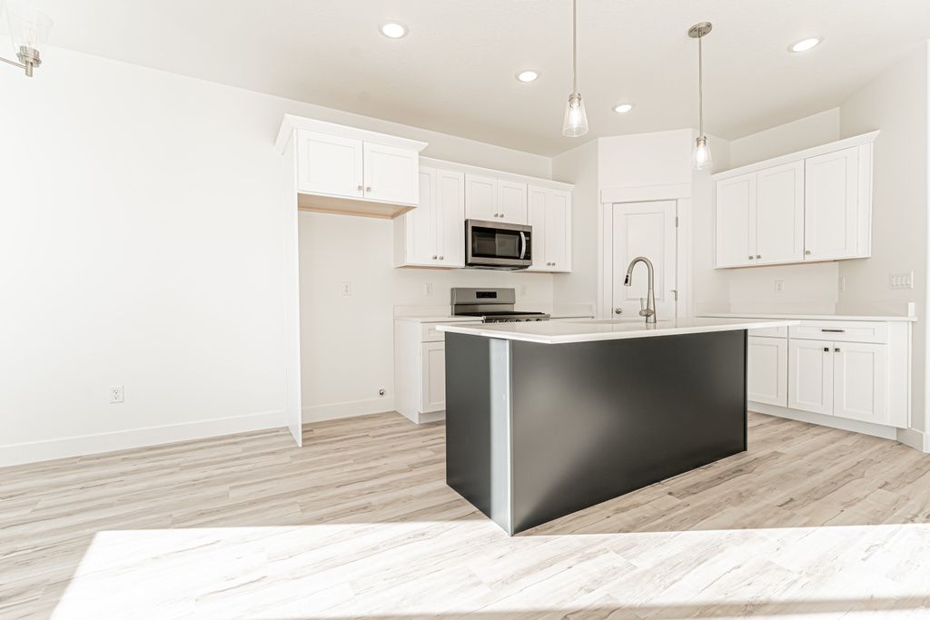 593 W SUNGLEAM LN #2388 Saratoga Springs, UT 84045