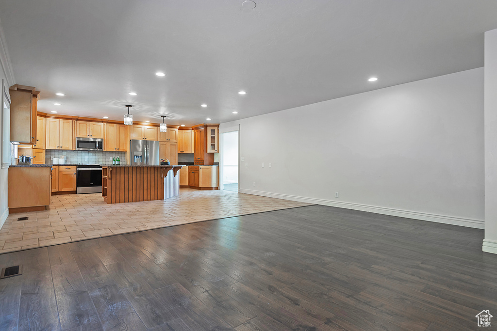 Photo 10 for MLS #2103610 at 932 N Northridge