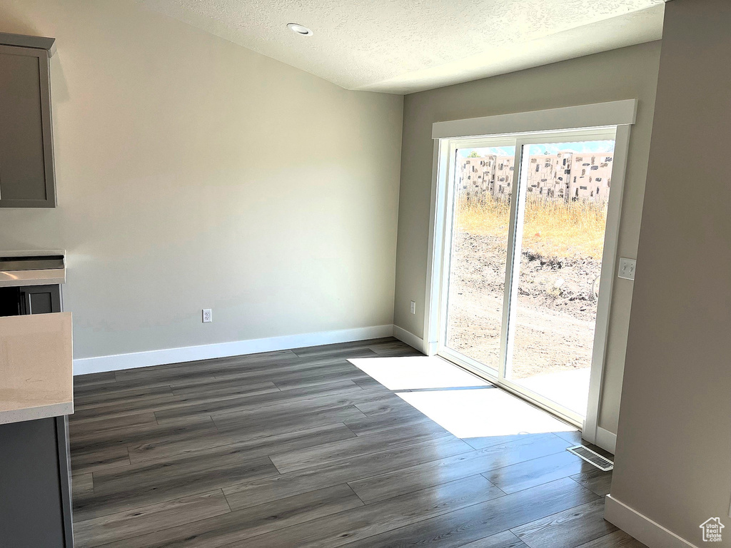 Photo 6 for MLS #2103618 at 1226 N Berra Blvd