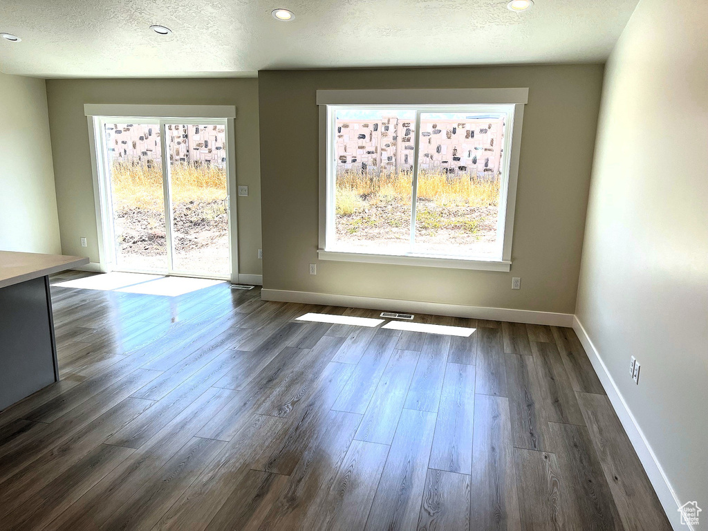 Photo 5 for MLS #2103618 at 1226 N Berra Blvd