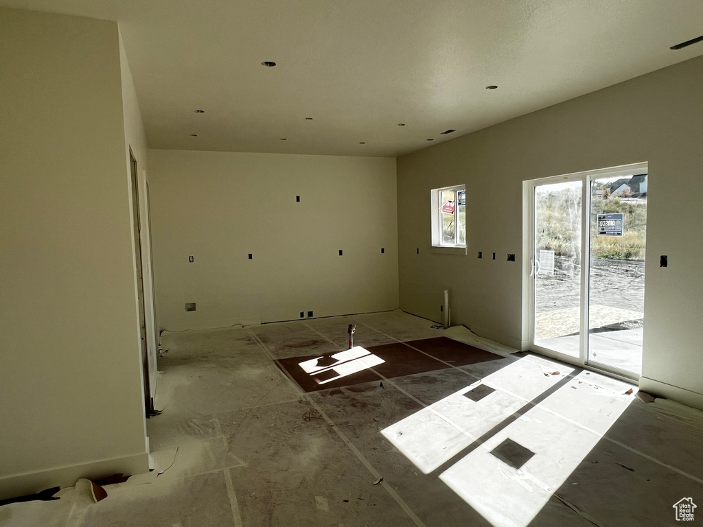 Photo 4 for MLS #2103655 at 697 W 20 North