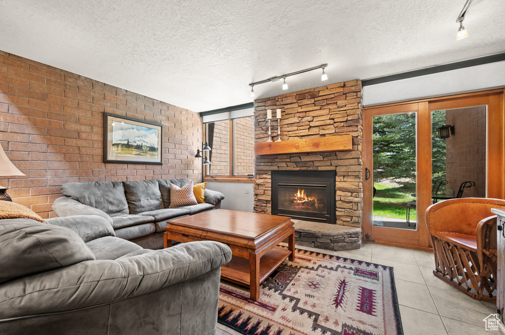 Photo 3 for MLS #2103666 at 1792 Captain Molly Dr #298