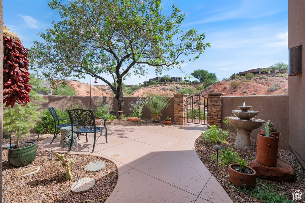 Photo 5 for MLS #2103690 at 2329 N Cohonina Trl