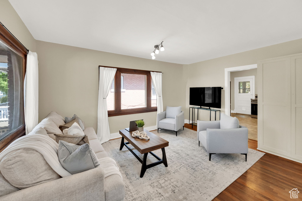 Photo 7 for MLS #2103713 at 352 E Garfield Ave