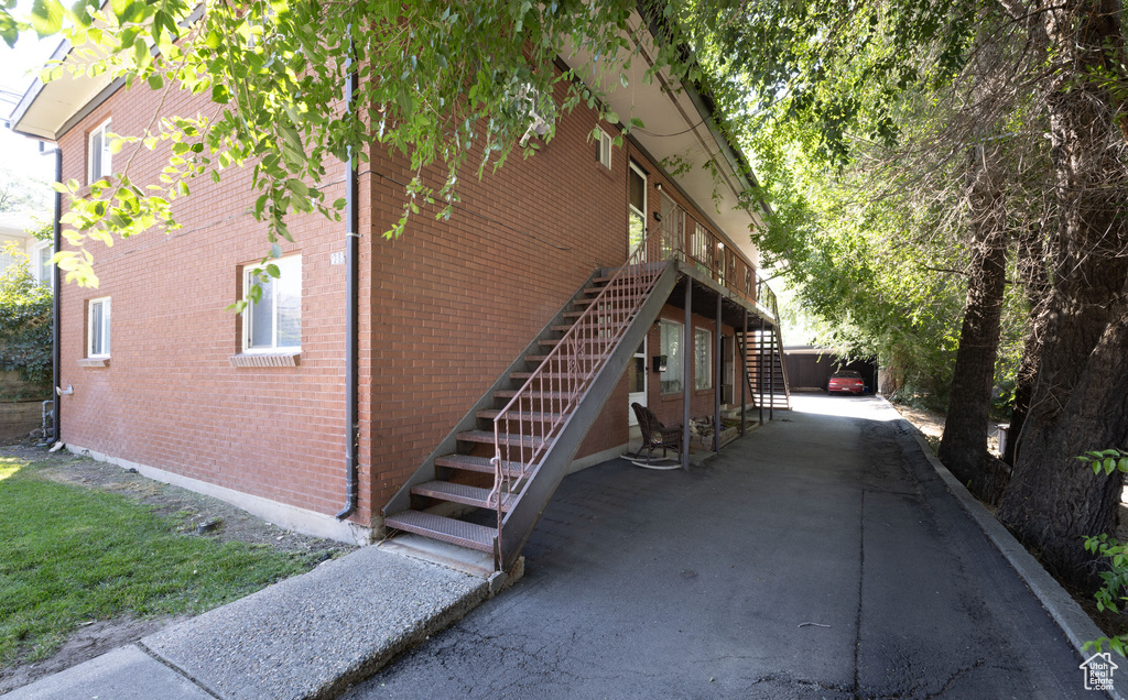 Photo 2 for MLS #2103717 at 938 E Lowell Ave
