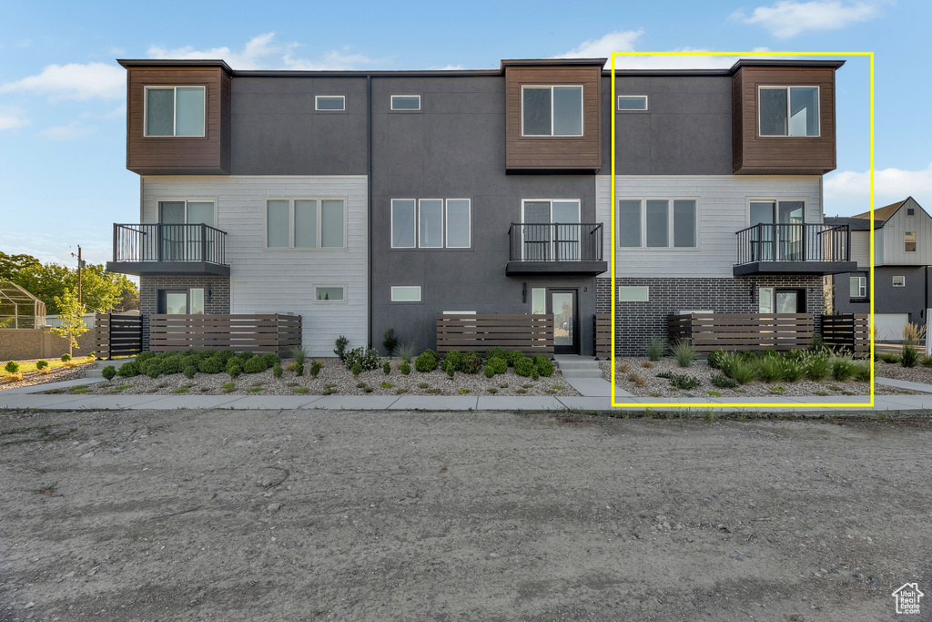 Photo 2 for MLS #2103742 at 4463 S 500 East #50