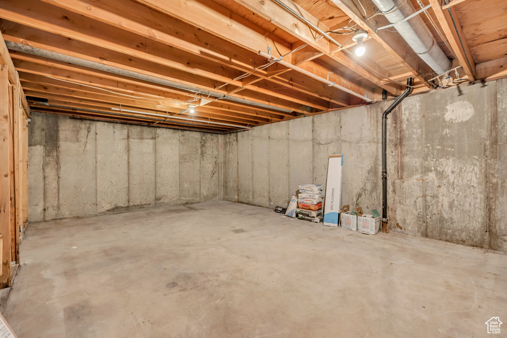 5998 S 3100 W Roy, UT 84067