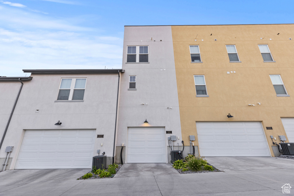 11011 S LAKE RUN RD South Jordan, UT 84009