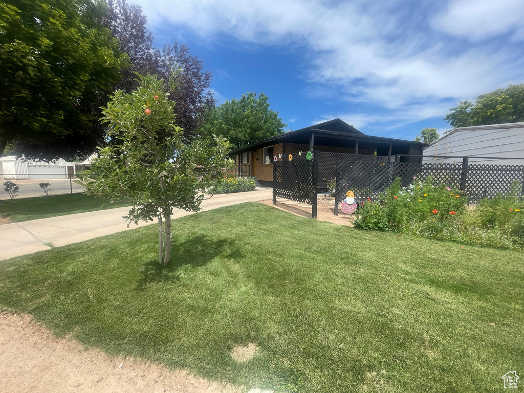 Photo 2 for MLS #2103842 at 611 E Lagoon St