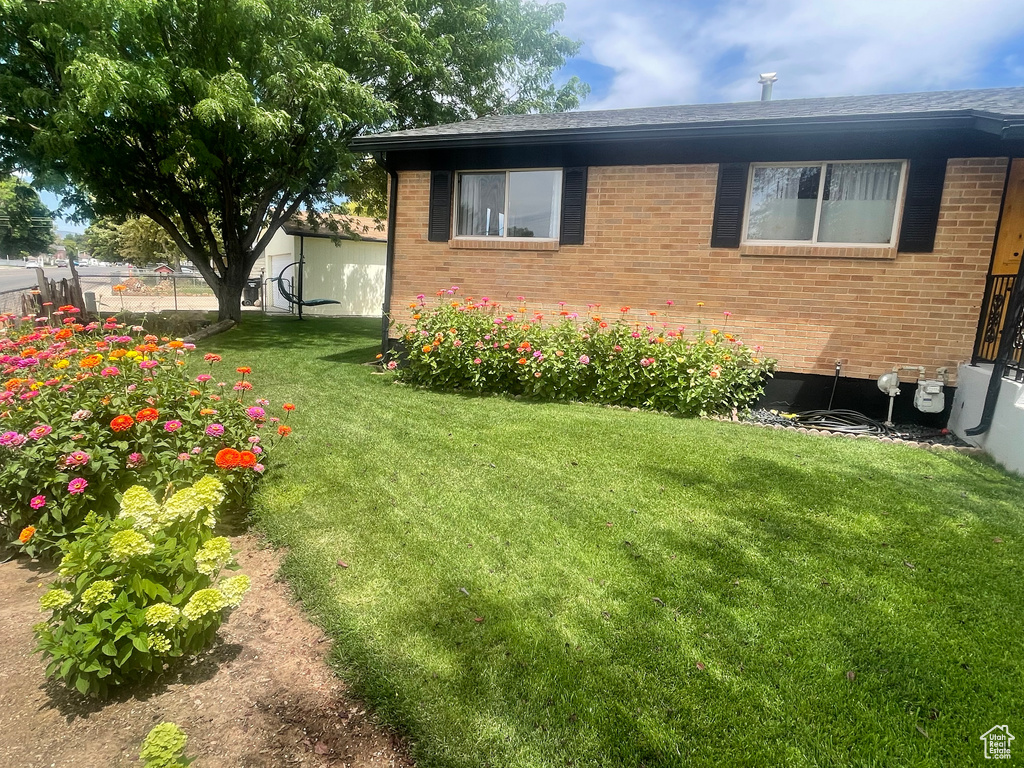 Photo 4 for MLS #2103842 at 611 E Lagoon St