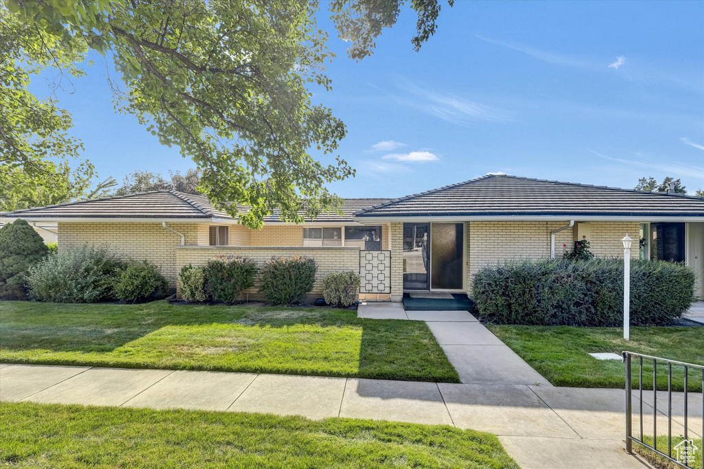 Photo 2 for MLS #2103895 at 1872 E 5150 South