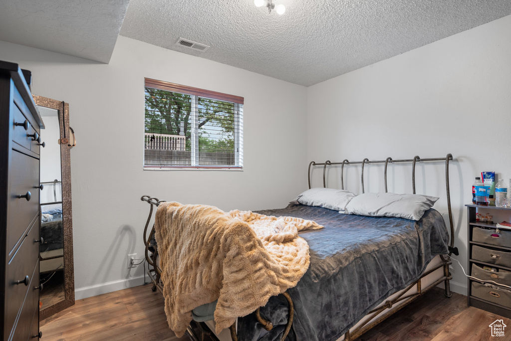 Photo 8 for MLS #2103904 at 3305 W Kingsbrook Ave