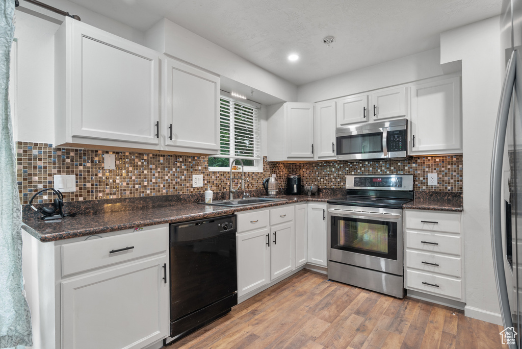 Photo 2 for MLS #2103904 at 3305 W Kingsbrook Ave