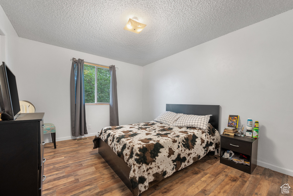 Photo 12 for MLS #2103904 at 3305 W Kingsbrook Ave