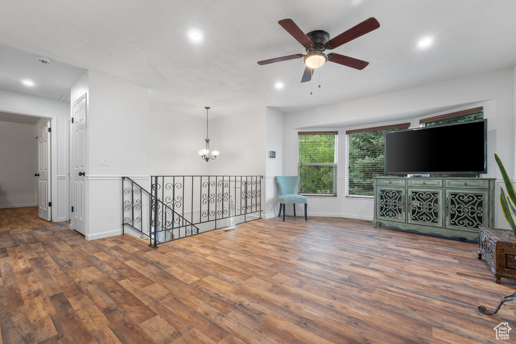 Photo 4 for MLS #2103904 at 3305 W Kingsbrook Ave