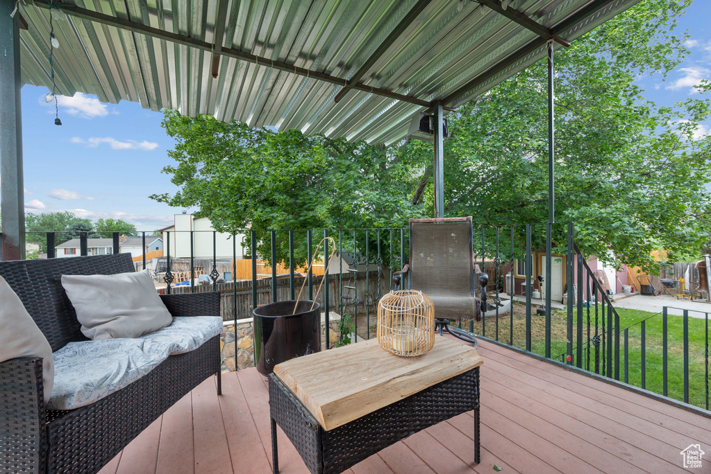 Photo 16 for MLS #2103904 at 3305 W Kingsbrook Ave