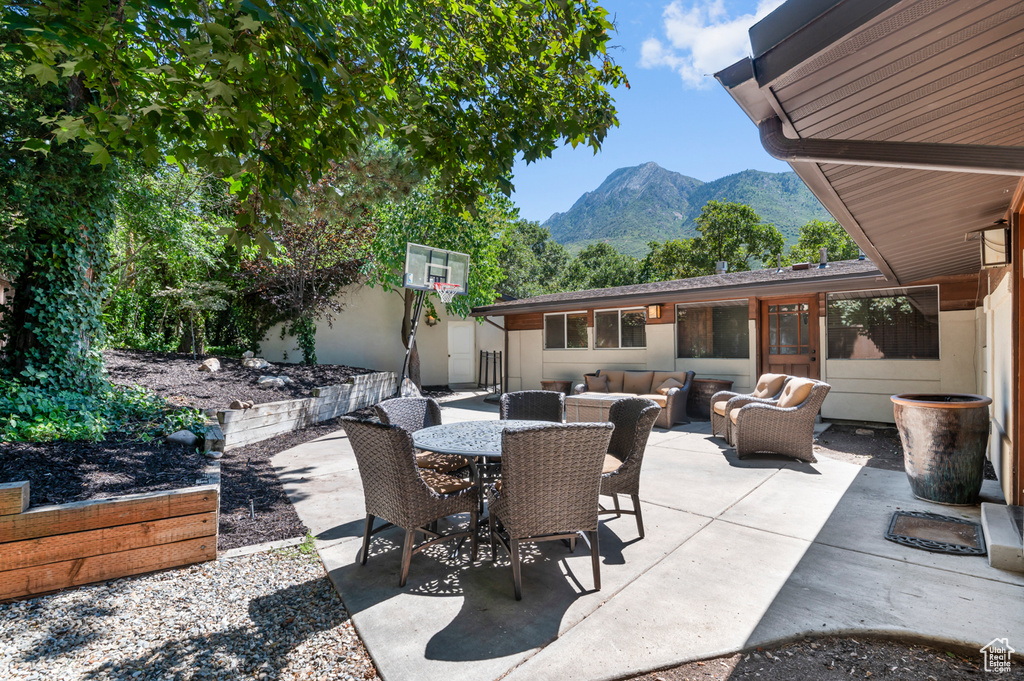 2885 E LIVE OAK CIR Salt Lake City, UT 84117