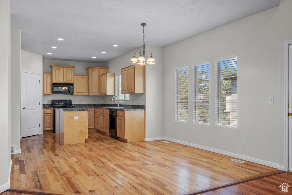 Photo 9 for MLS #2104060 at 909 E Rosebud Ct