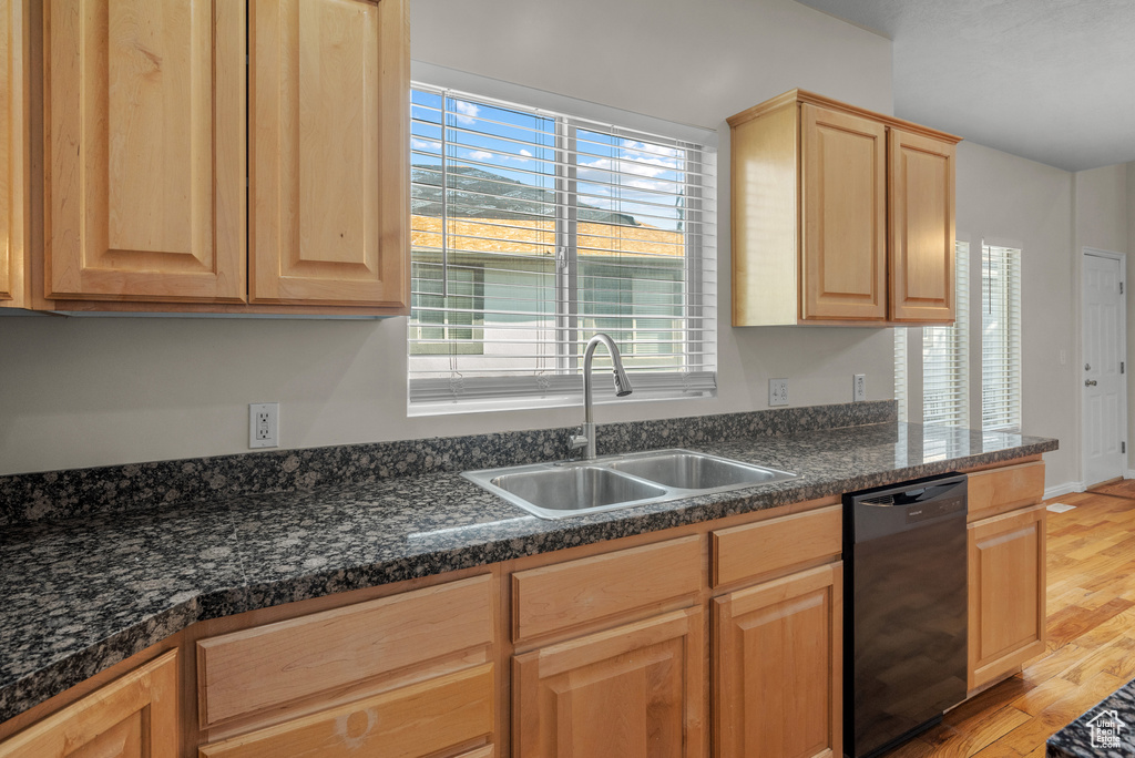 Photo 12 for MLS #2104060 at 909 E Rosebud Ct