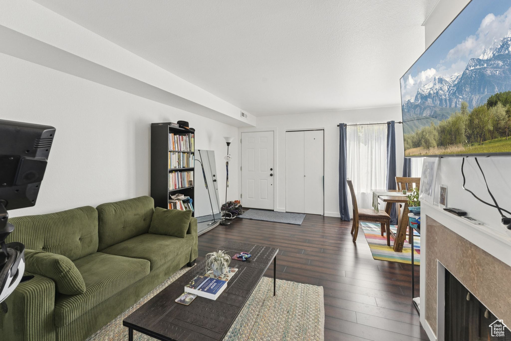 Photo 3 for MLS #2104124 at 2430 S Elizabeth St #5