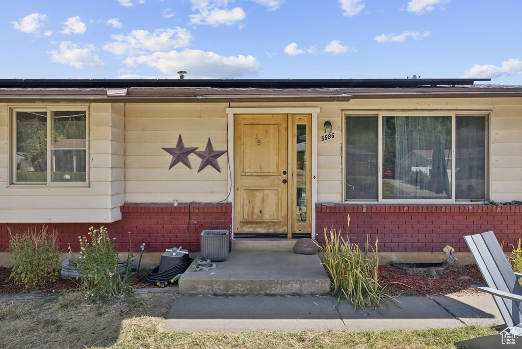 Photo 2 for MLS #2104203 at 5586 S 1200 West