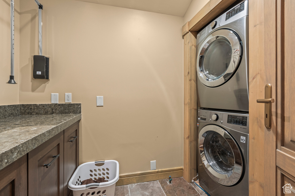 Photo 65 for MLS #2104346 at 23 Sandstone Cv