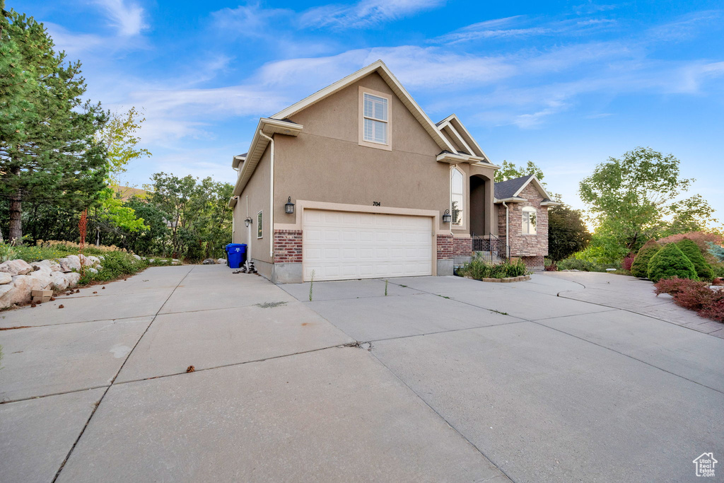Photo 3 for MLS #2104373 at 704 S Deer Hollow Rd