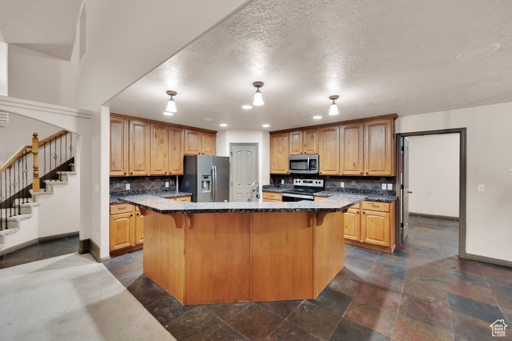 Photo 24 for MLS #2104373 at 704 S Deer Hollow Rd