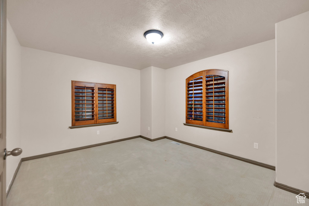 Photo 21 for MLS #2104373 at 704 S Deer Hollow Rd