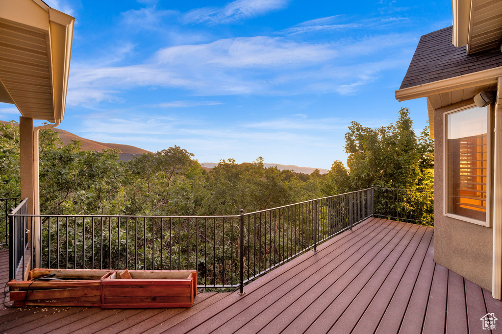 Photo 14 for MLS #2104373 at 704 S Deer Hollow Rd