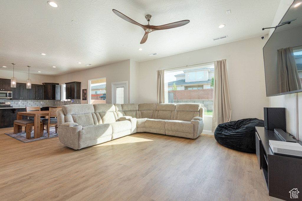 Photo 10 for MLS #2104381 at 3017 E Willis Creek Dr