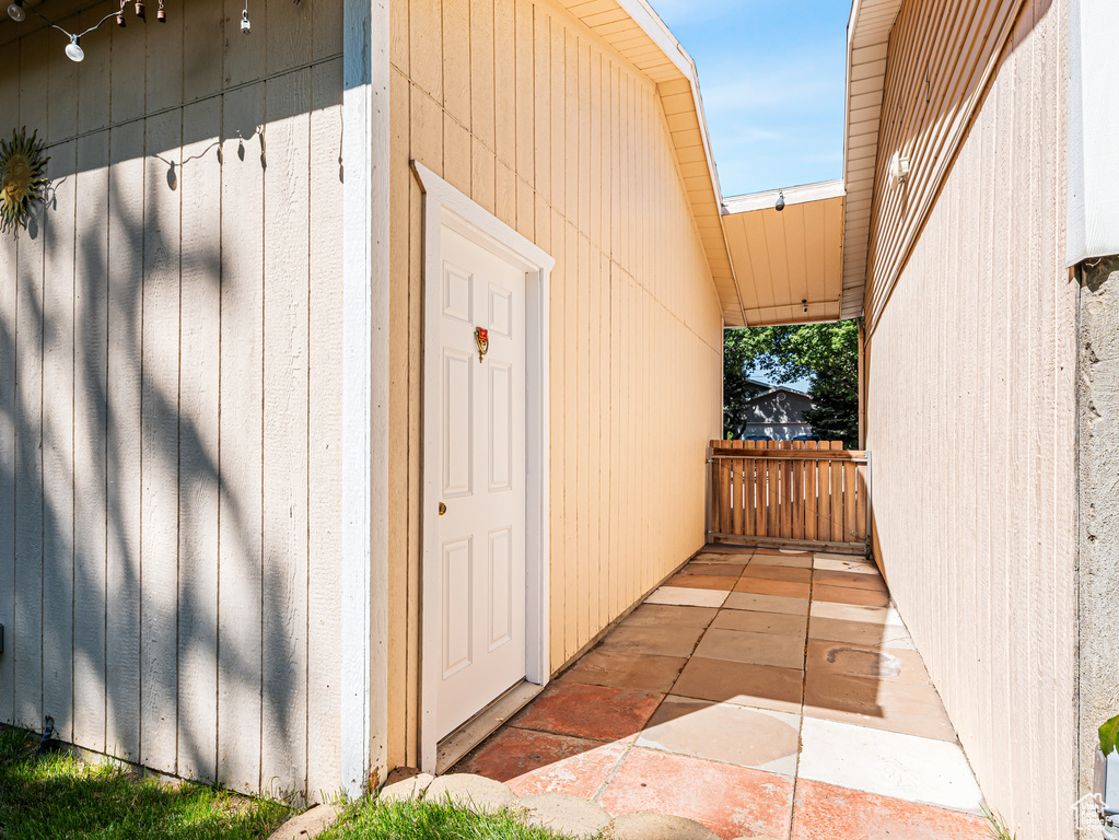 11143 S SANDY DUNES DR Sandy, UT 84094