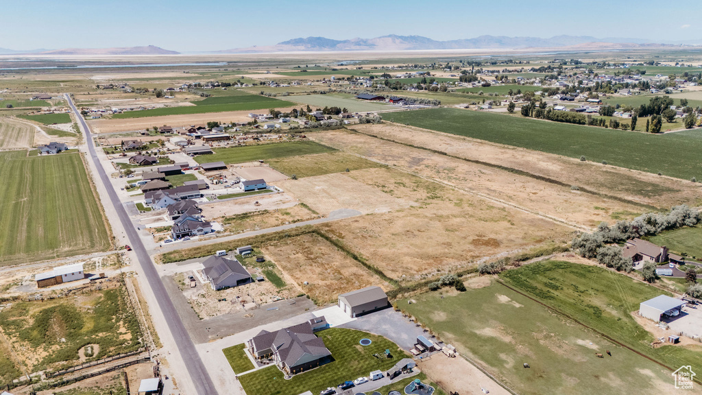 5752 W 2425 N Hooper, UT 84315