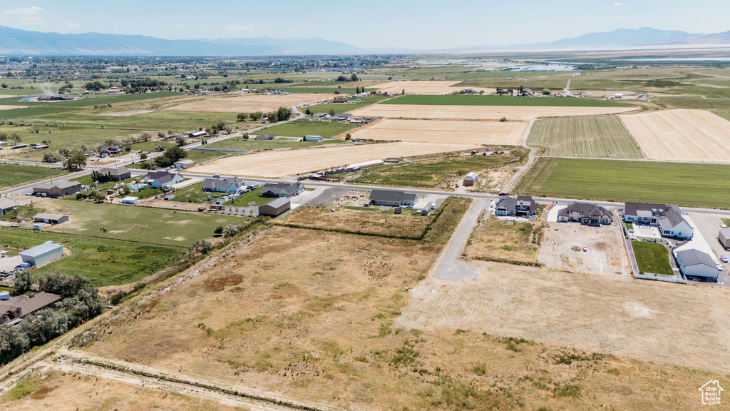 5752 W 2425 N Hooper, UT 84315